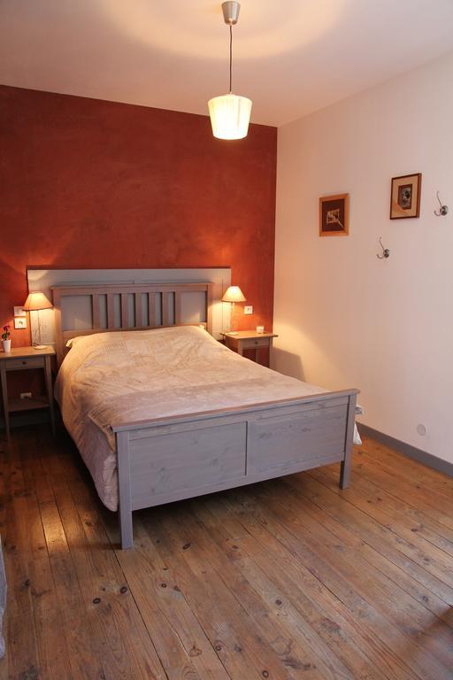 Bed and Breakfast La Grange des Griottiers Saint-Priest  Zimmer foto