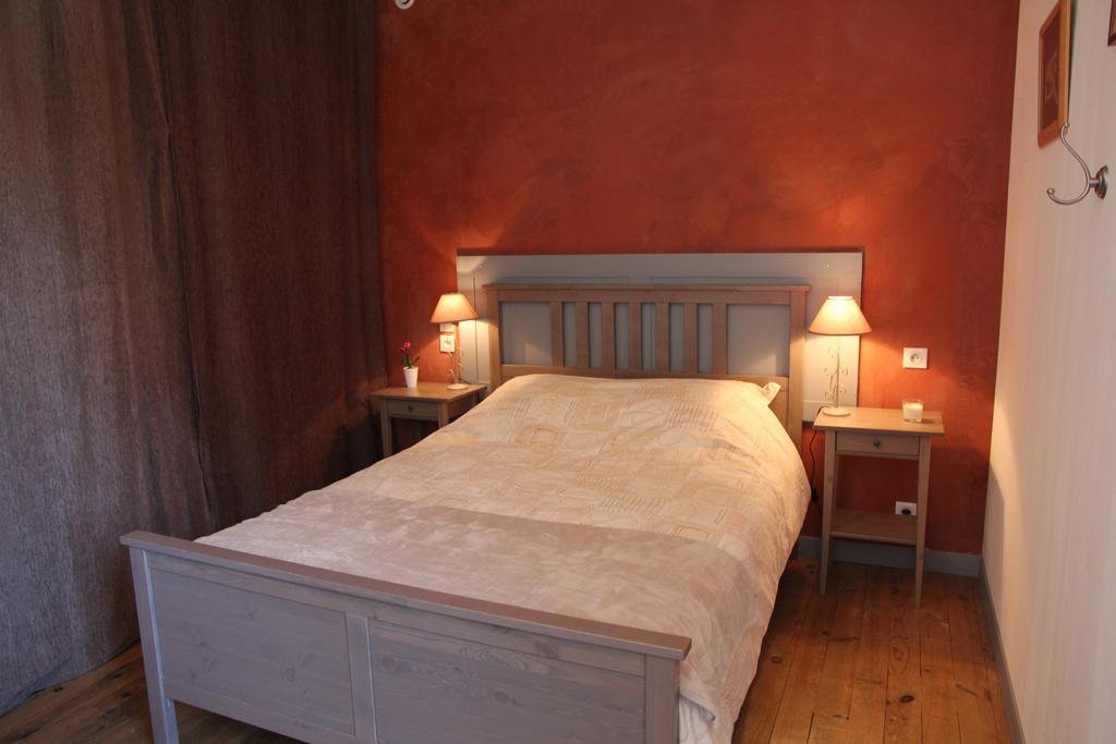 Bed and Breakfast La Grange des Griottiers Saint-Priest  Zimmer foto