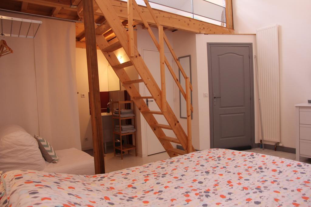 Bed and Breakfast La Grange des Griottiers Saint-Priest  Zimmer foto