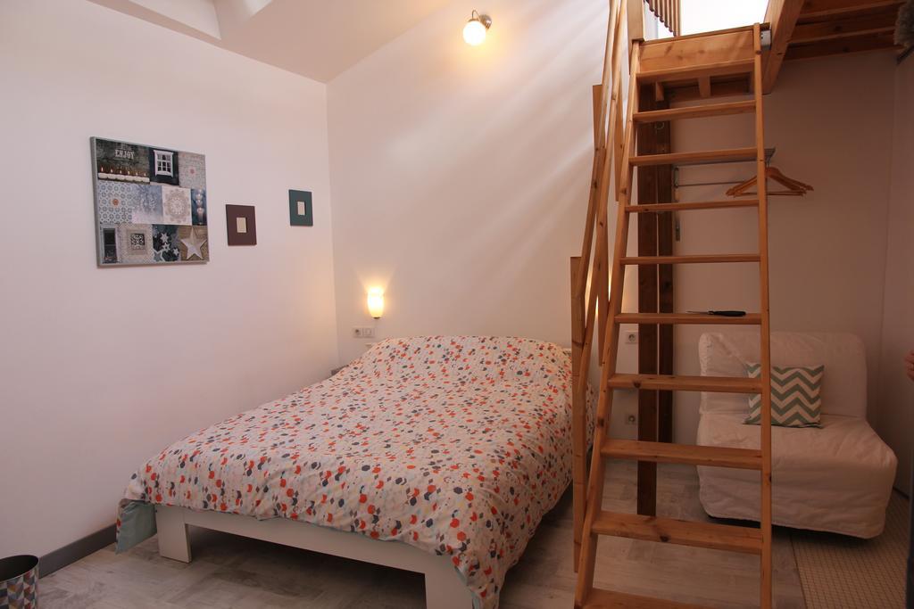 Bed and Breakfast La Grange des Griottiers Saint-Priest  Zimmer foto